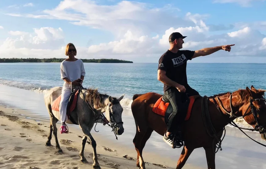 Natadola-Beach-Horse-Riding-Fiji-–-AU95-10-870x555