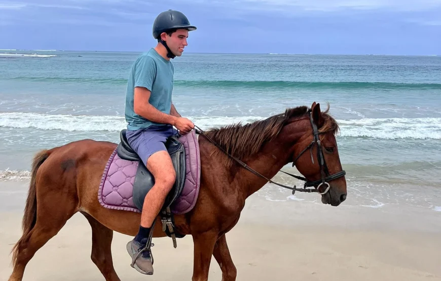 Natadola-Beach-Horse-Riding-Fiji-–-AU95-13-870x555